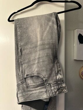 Democracy Women's Jeans in Light Gray Wash